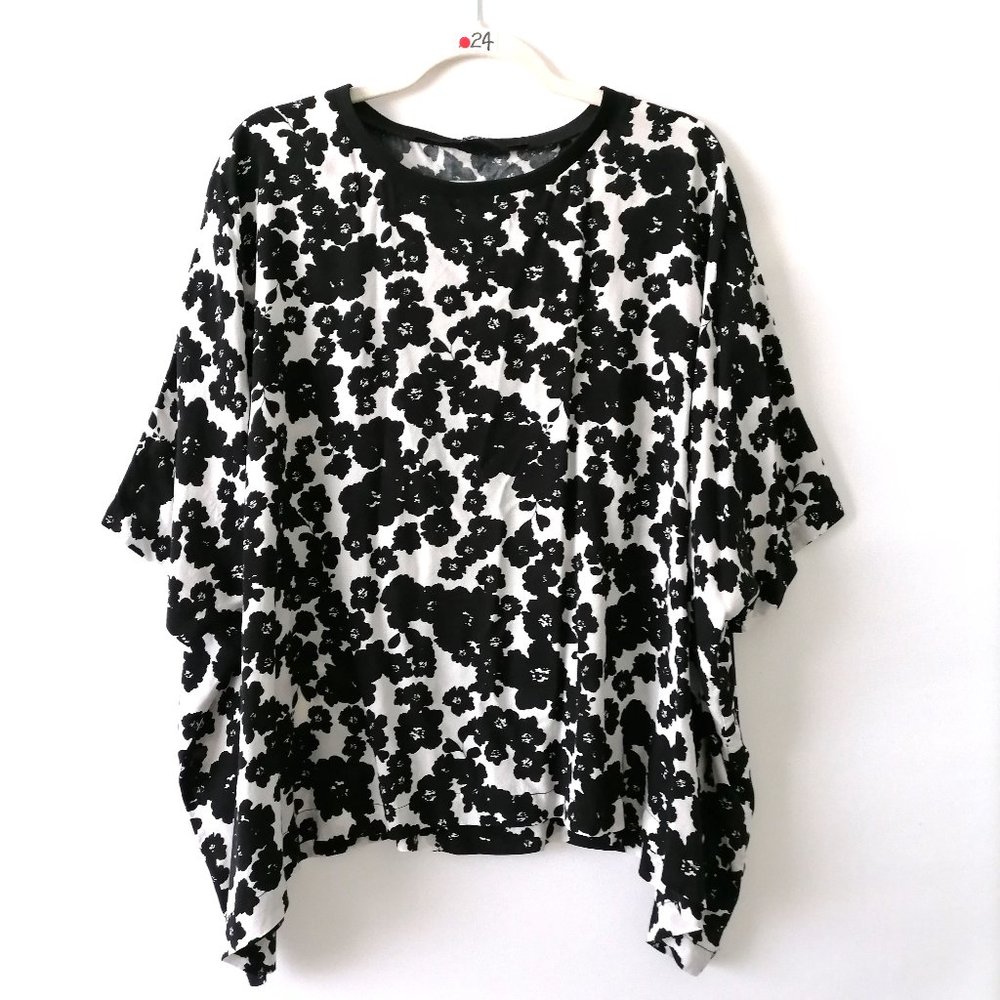 Kensie Women Black White Short Sleeve Round Neck Floral Blouse Top Size One Size